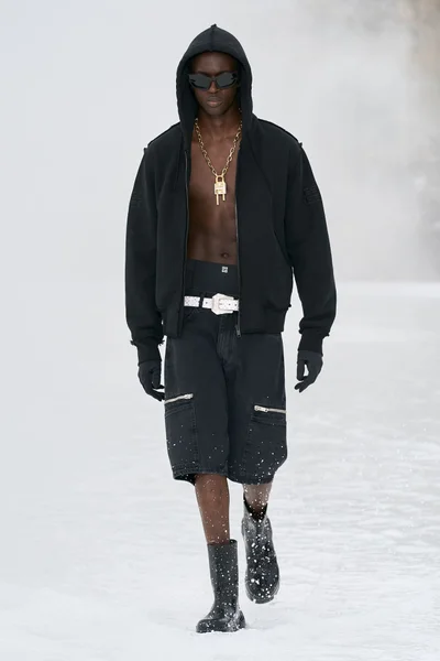 Look 3